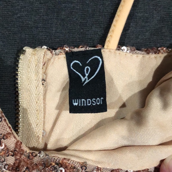 Windsor Glamour Dress - Picture 9 of 16